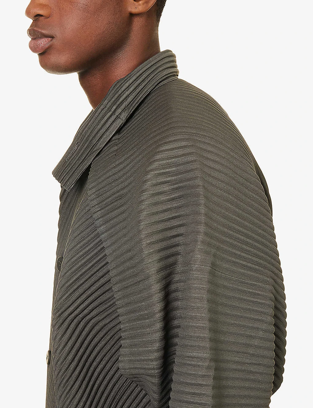 Pleated Collared Regular-fit Woven Shirt 7 Pleated Collared Regular-fit Woven Shirt - Image 5